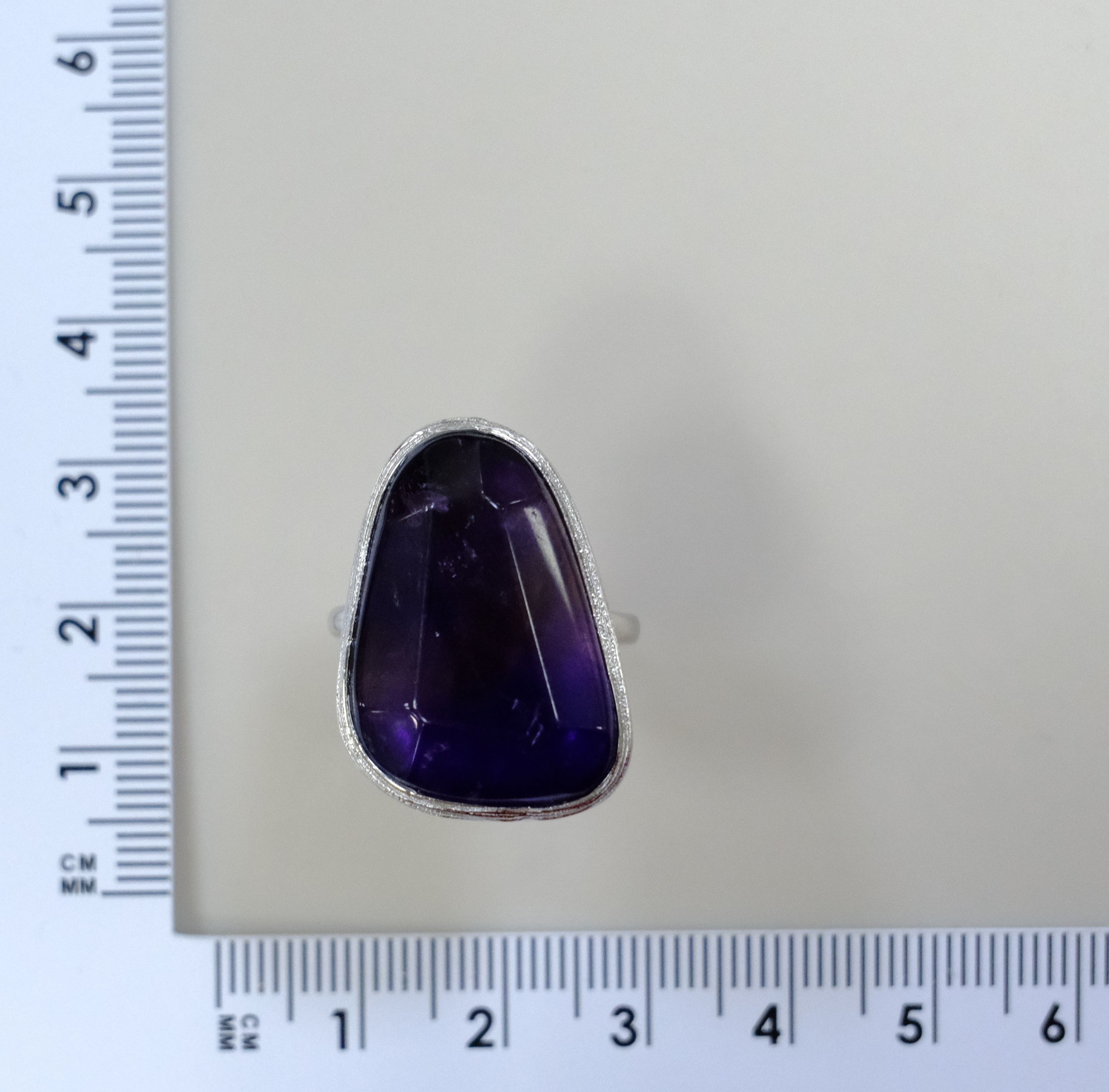 Серебряное кольцо с аметистом